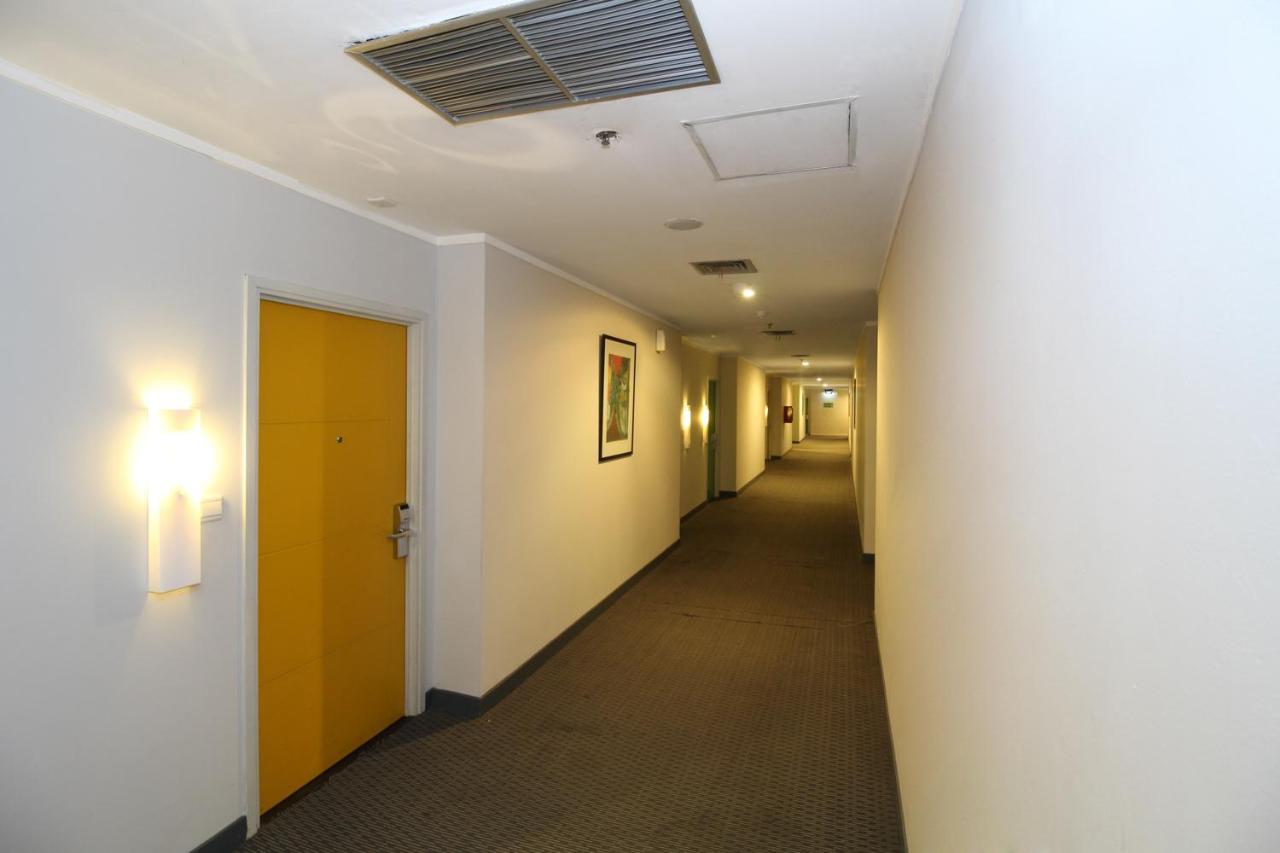 ホテルAiry Glodok Pinangsia Raya ジャカルタ エクステリア 写真